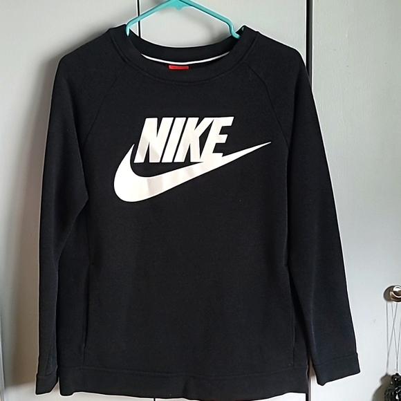 Nike black sweatshirt with pockets - Picture 1 of 4
